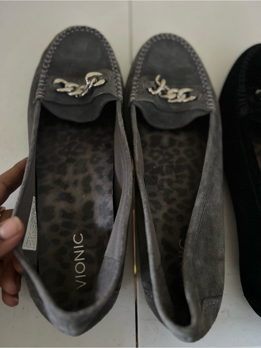 Vionic Mesa Lot Of 2 gray/Black suede Women’s Flats loafers Size 12 Comfort - Picture 9 of 11
